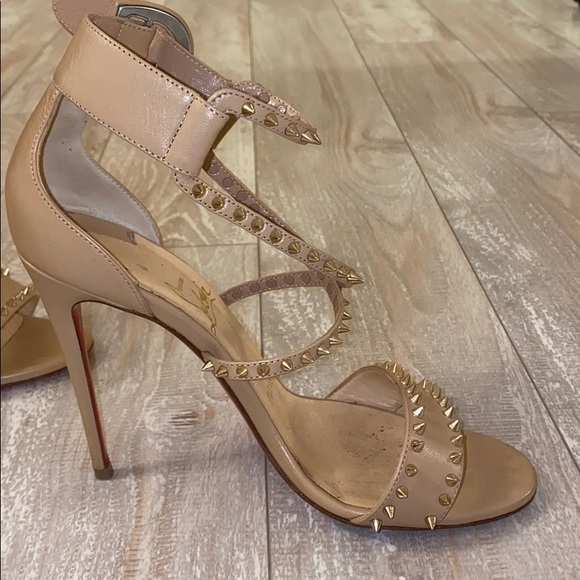 CHRISTIAN LOUBOUTIN Choca Lux STUDDED SANDAL - Picture 4 of 5